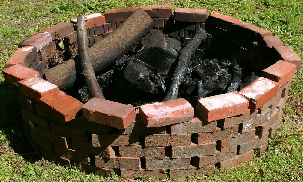 Brick fire pit