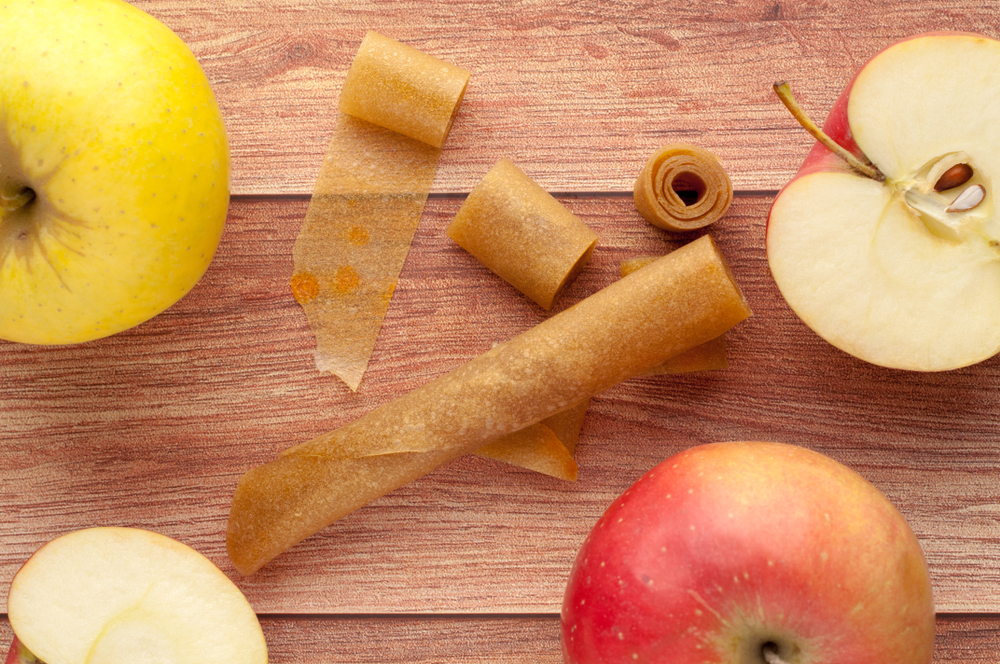 Apple fruit leather with apple slices - a way of preserving apples that kids will enjoy.