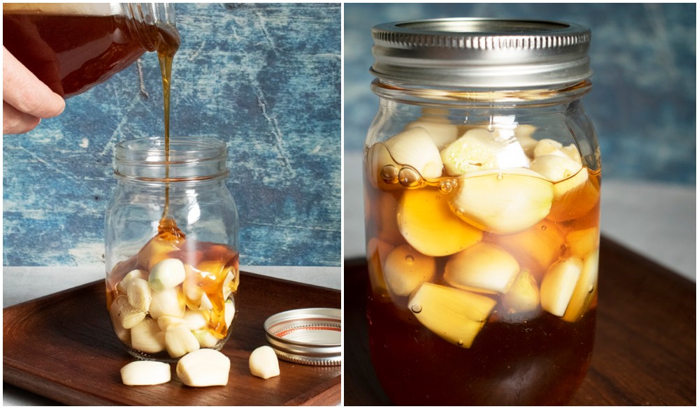 A two image collage of the process of honey fermented garlic being made. 