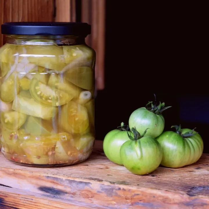 Quick Pickled Green Tomatoes