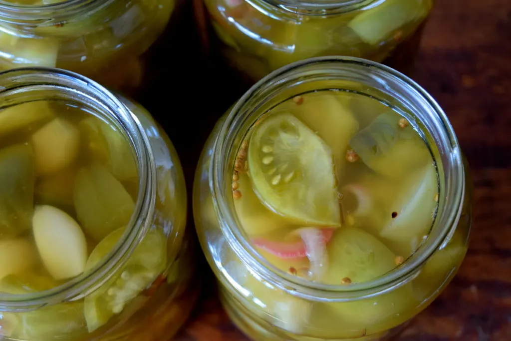 4 Ways to Pickled Green Tomatoes – Garden Betty