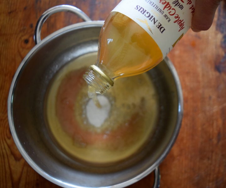 Quick Pickled Green Tomatoes