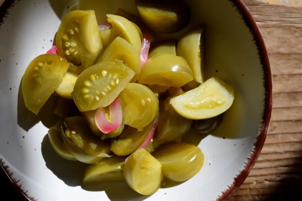 https://www.ruralsprout.com/wp-content/uploads/2020/10/pickled-green-tomatoes-with-onions-1024x683.jpg.webp
