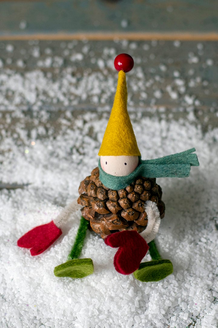 25 Pine Cone Christmas Crafts, Decorations & Ornaments
