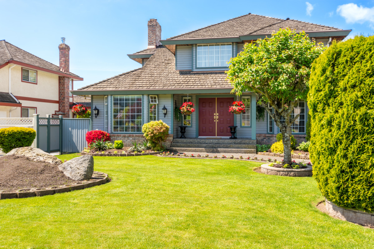 6 Reasons To Grow A Front Yard Vegetable Garden