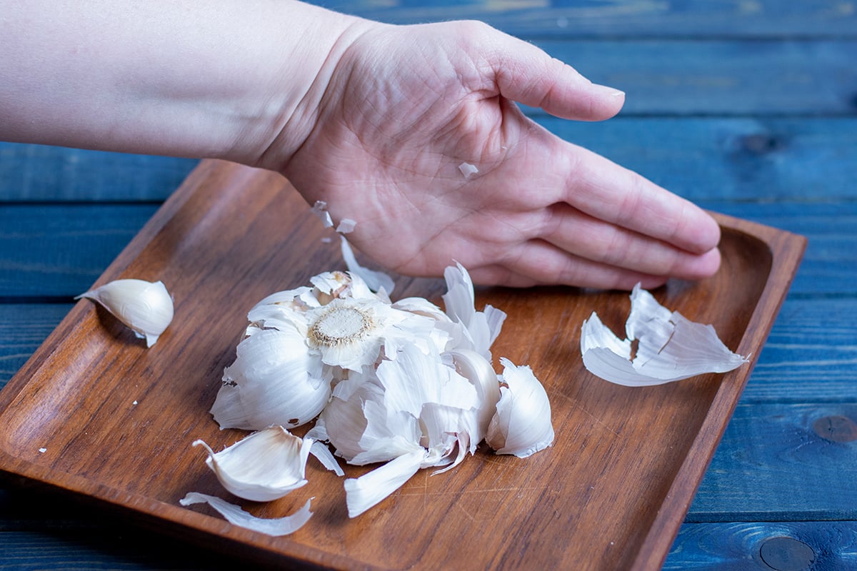 I Tested 6 Popular Garlic Peeling Hacks See How They Stack Up