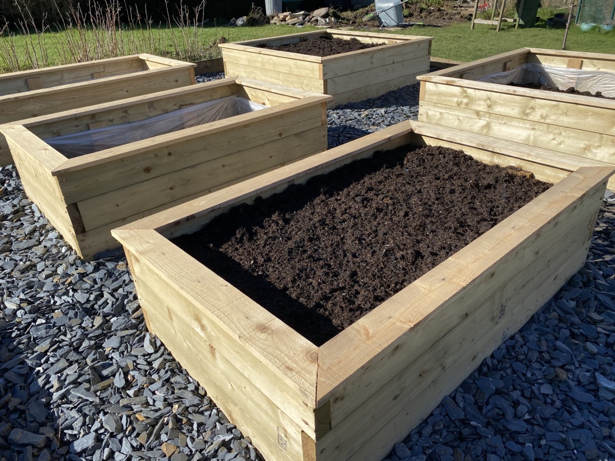 How To Fill A Raised Bed With Healthy Soil (& Save Money!)