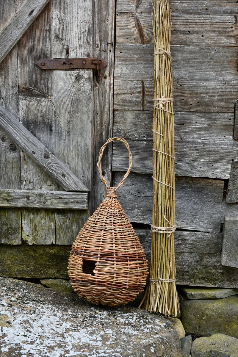How To Create a Beautiful and Practical Woven Willow Bird Basket