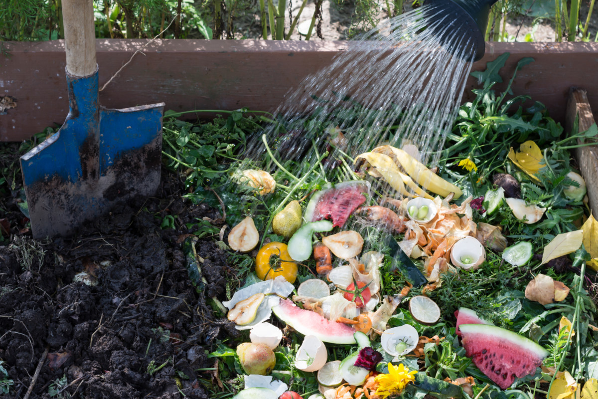 Making And Mixing Compost Is Easy With This Brilliant Garden Tool! 