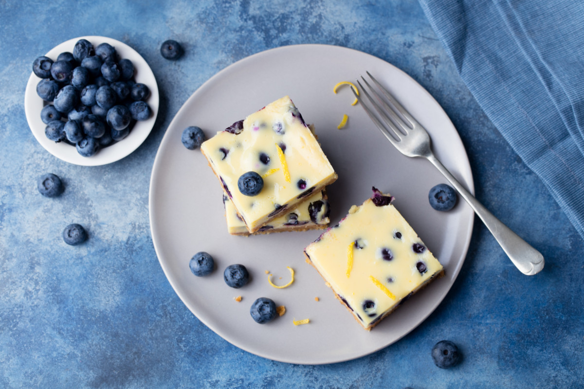 Lemon blueberry cheesecake bars