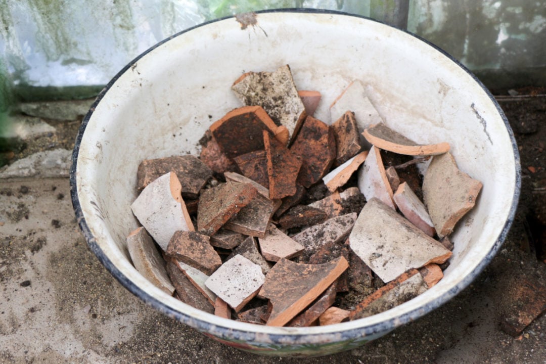 10 Brilliant & Practical Ways to Reuse Broken Terracotta Pots