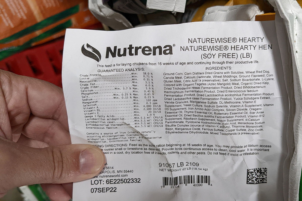 Nutrena naturewise hearty hen feed bag label
