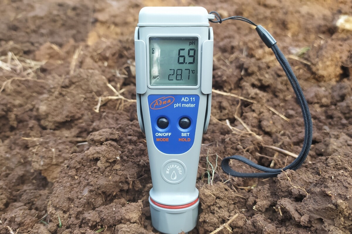ph meter testing soil